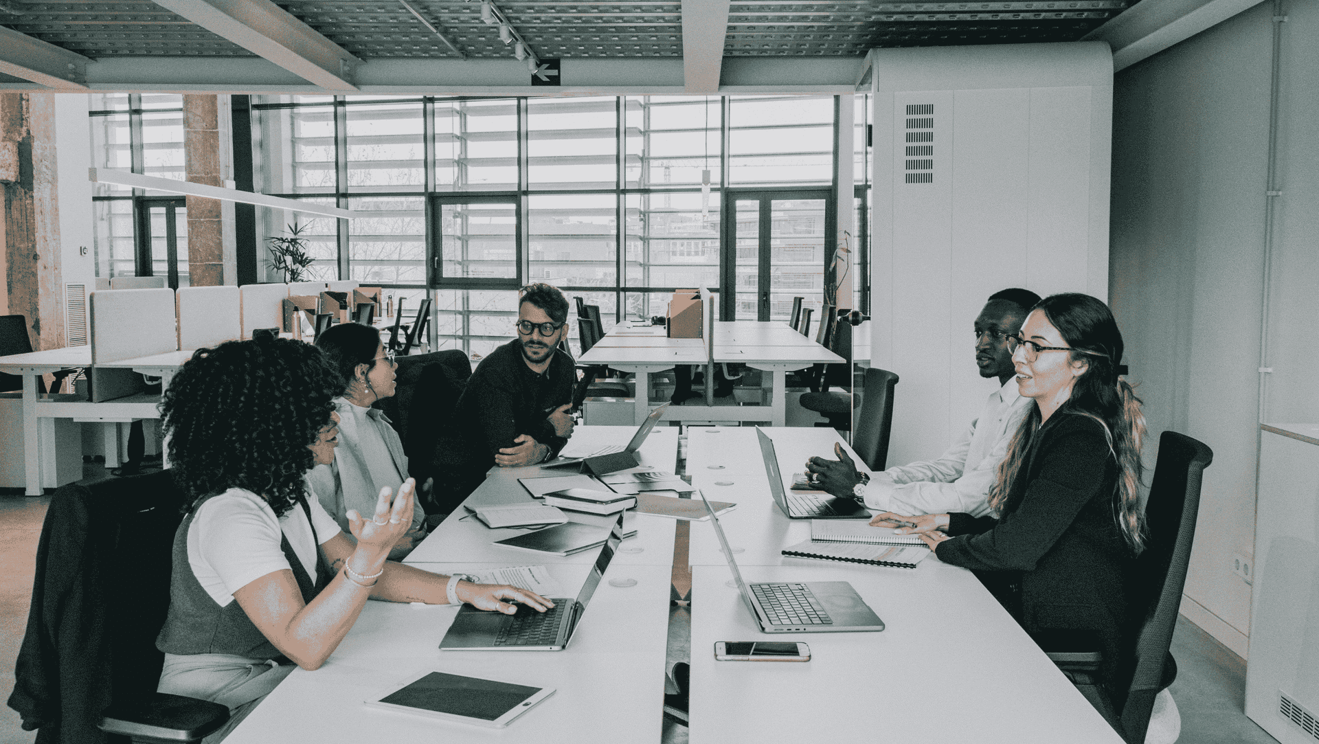 Side-by-side comparison of code-based testing vs codeless testing approaches